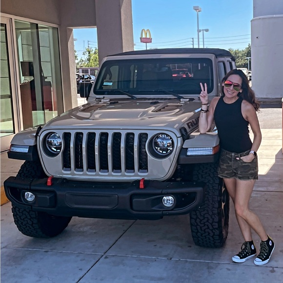 Meet your Posher, Lacee - Picture 2 of 7